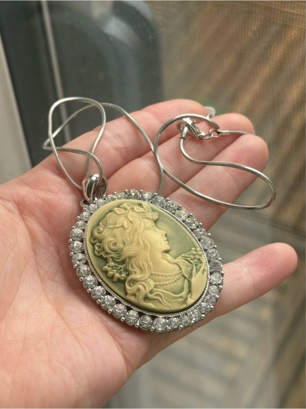 Vintage Olive Cameo Pendant Necklace with Crystal Halo Silver Tone Chain 17 Inch - Picture 2 of 5